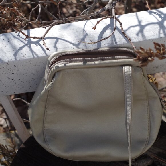 Beautiful Little Liz Claibarne Purse - Picture 5 of 6